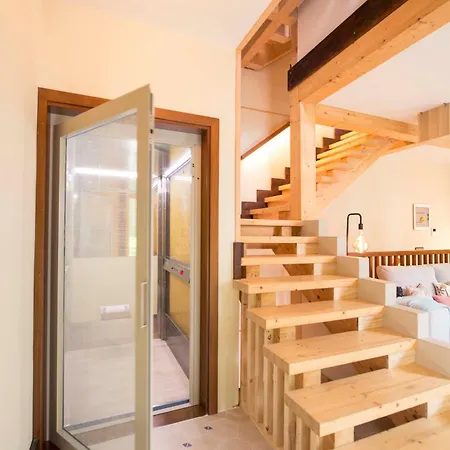 The Wooden House Vv *