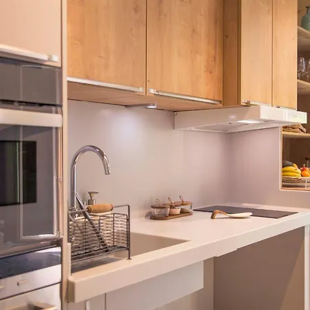 The Wooden House Vv *