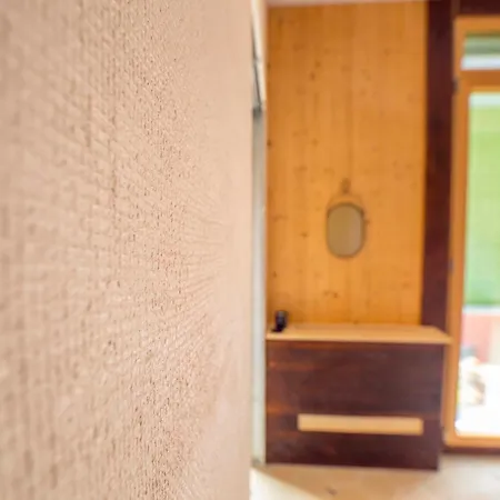 The Wooden House Vv *