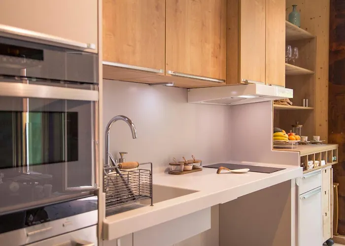 The Wooden House Vv *