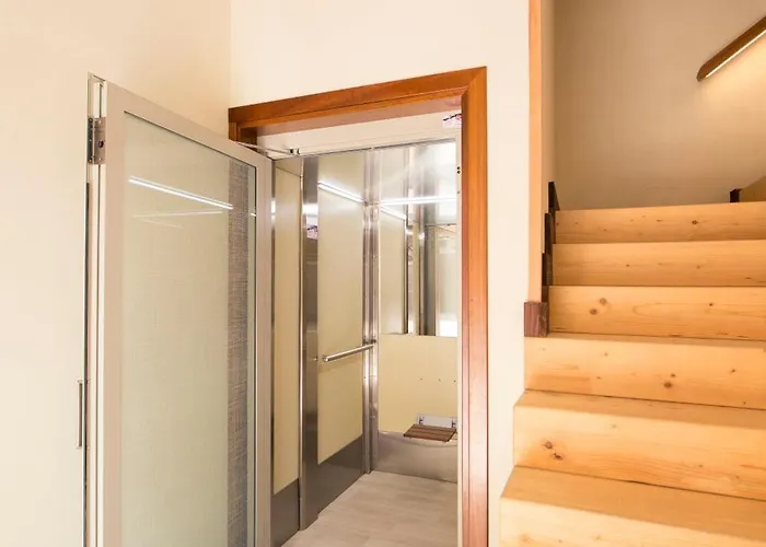 The Wooden House Vv *