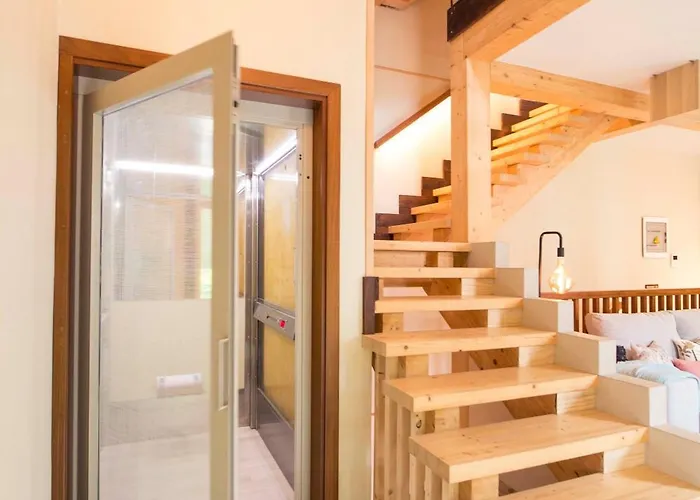 The Wooden House Vv *