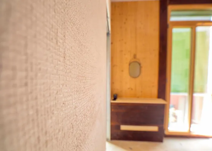 The Wooden House Vv *